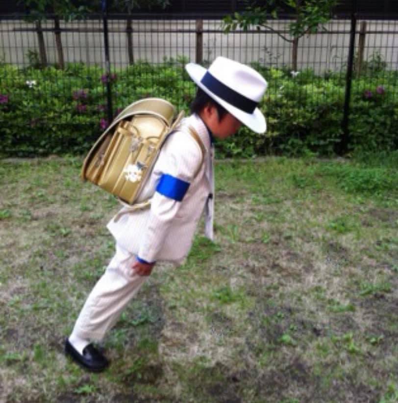 hataetae1230's tweet photo. 11年前の今日、とうとうMJのゼロ•グラヴィティをマスターした息子
#armywalker https://t.co/BwKg5UdtPj