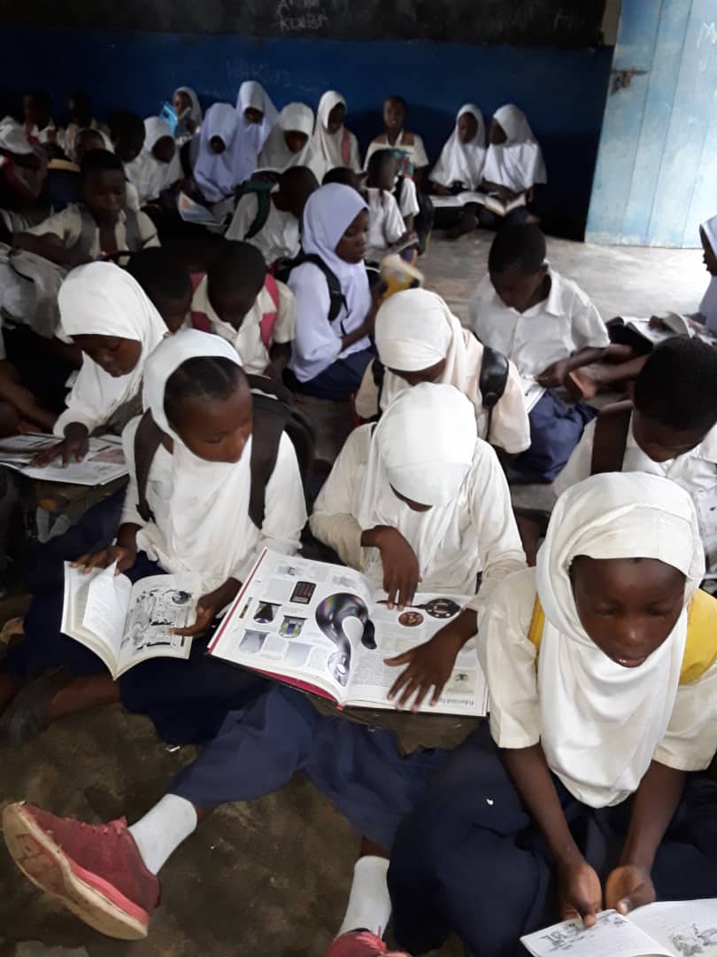 EdUKaid's tweet photo. The children at Mnaida Primary are making good use of the books donated by their link school - @Birchensale Middle School in #Redditch.  These books will help prepare the children for the transition to secondary school where subjects are taught in English.

#schoollink #reading https://t.co/ayQjvGW0Wo