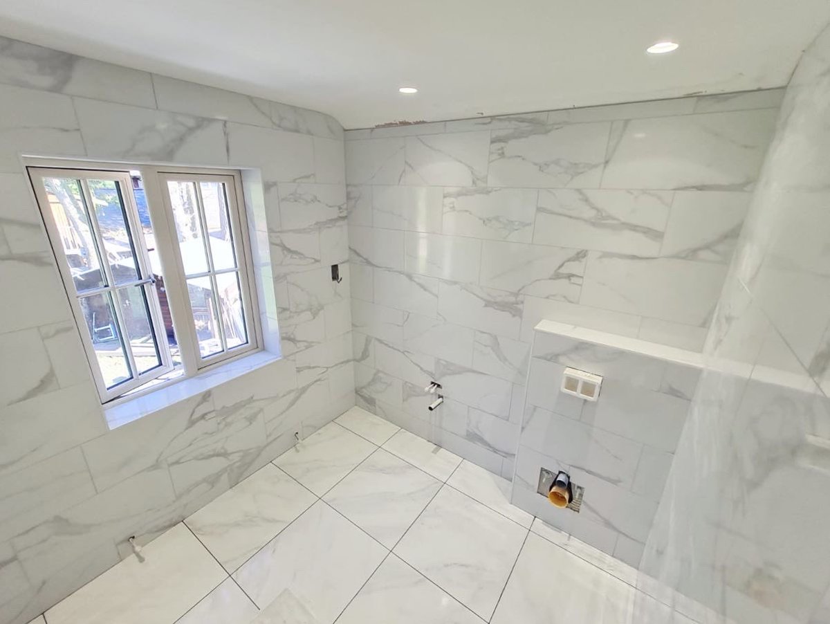 ASTTILEANDSTONE's tweet photo. Marble is having its moment! We recently completed two beautiful bathrooms installing marble effect porcelain tiles for a customer in Camberley. https://t.co/AOaHcqYOLR