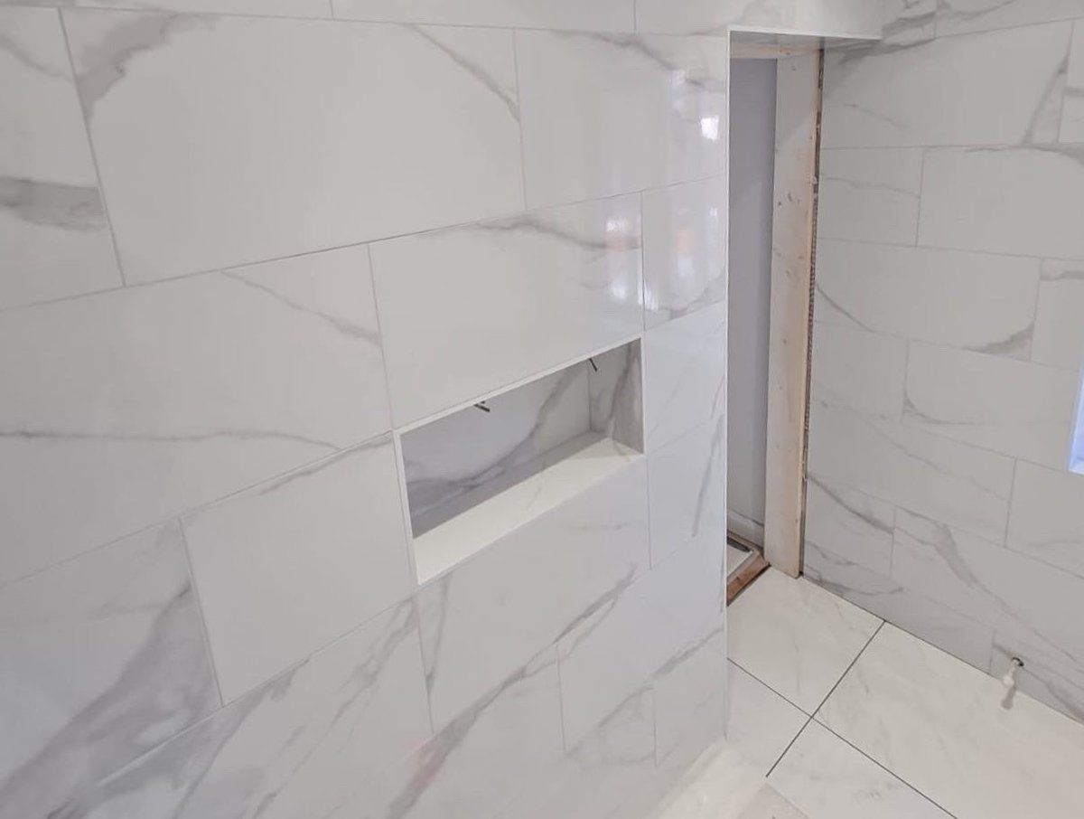 ASTTILEANDSTONE's tweet photo. Marble is having its moment! We recently completed two beautiful bathrooms installing marble effect porcelain tiles for a customer in Camberley. https://t.co/AOaHcqYOLR