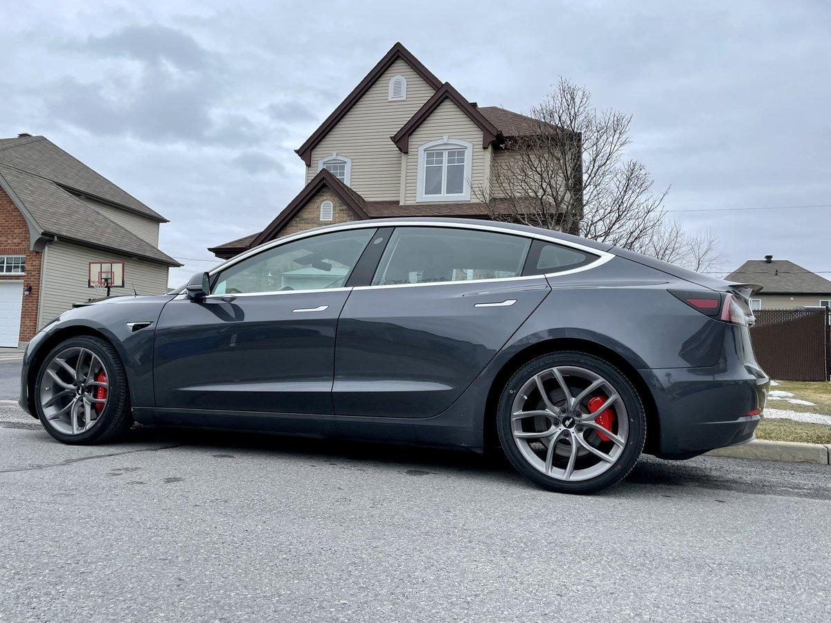 IanPavelko's tweet photo. Magneto absolutely wanted to rock his new EV04 kicks in Texas next week, but obvs running on a pure summer sole isn’t a wise travel choice this time of year.
So the amazing folks at @YokohamaCanada hooked him up with a fresh set of Advan Sport A/S+!!
Full review to come… https://t.co/oXStc5RUx1