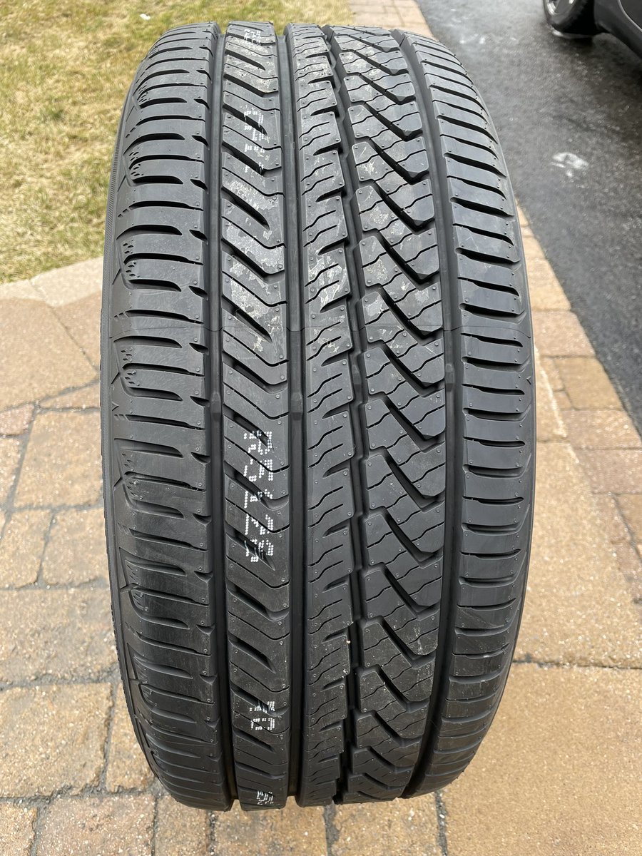 IanPavelko's tweet photo. Magneto absolutely wanted to rock his new EV04 kicks in Texas next week, but obvs running on a pure summer sole isn’t a wise travel choice this time of year.
So the amazing folks at @YokohamaCanada hooked him up with a fresh set of Advan Sport A/S+!!
Full review to come… https://t.co/oXStc5RUx1