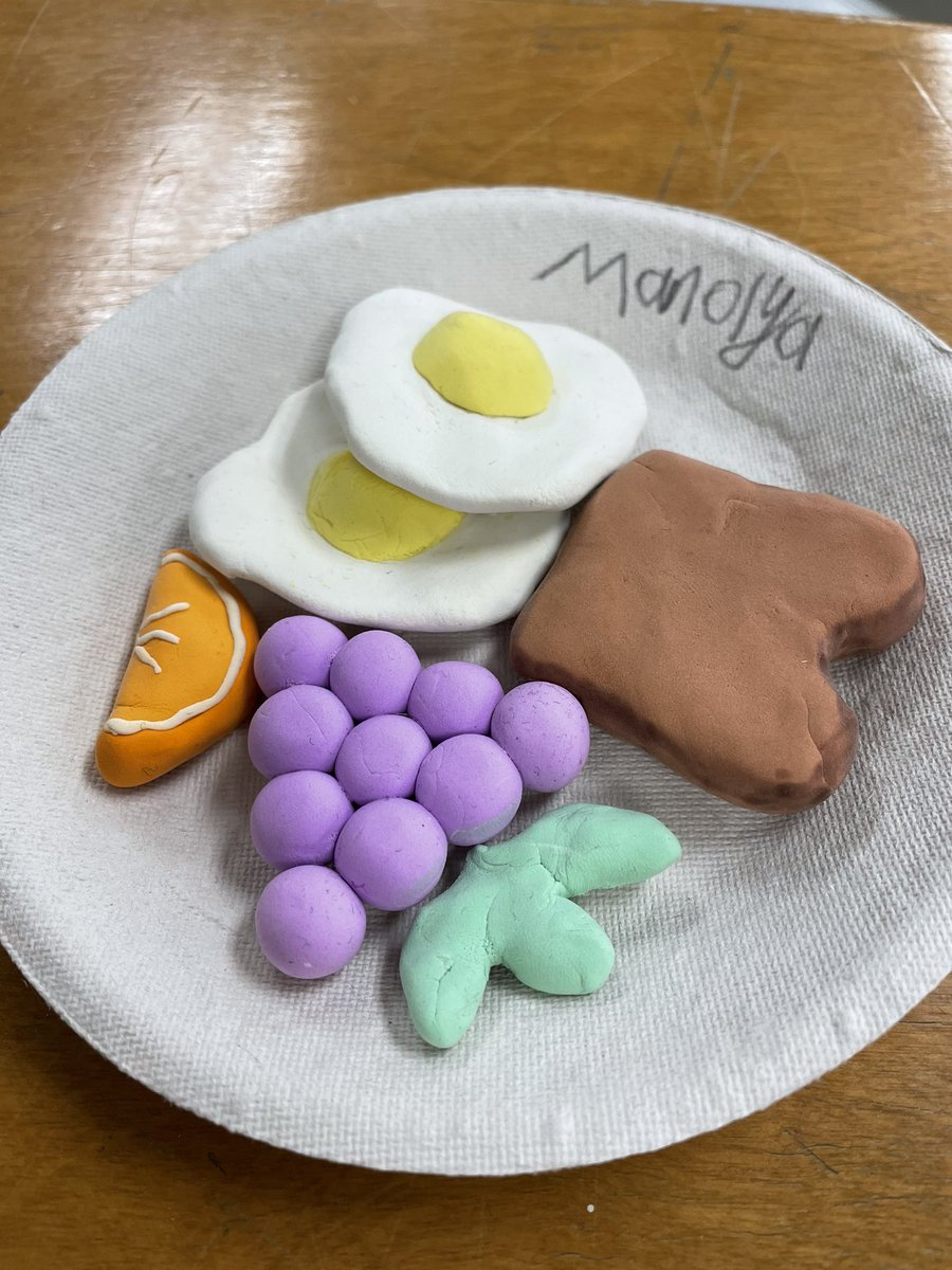 mwilliamson10's tweet photo. 7/8W created beautiful and realistic food sculptures using @crayola model magic, creativity and patience @RosevillePSWind https://t.co/swGg3VWwQo
