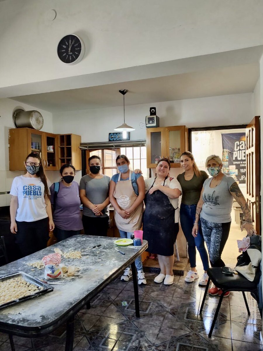 CDRCba's tweet photo. 📍 Visitamos los comedores Pequeños Girasoles, Casa Pueblo y Pancitas Poderosas y el Merendero de Rebeldes Poderosos de barrio Müller y Yapeyu en el marco del relevamiento y validación del #ReNaCom.
#ReconstrucciónArgentina
#CentrosdeReferencia https://t.co/jBT3UExmGe