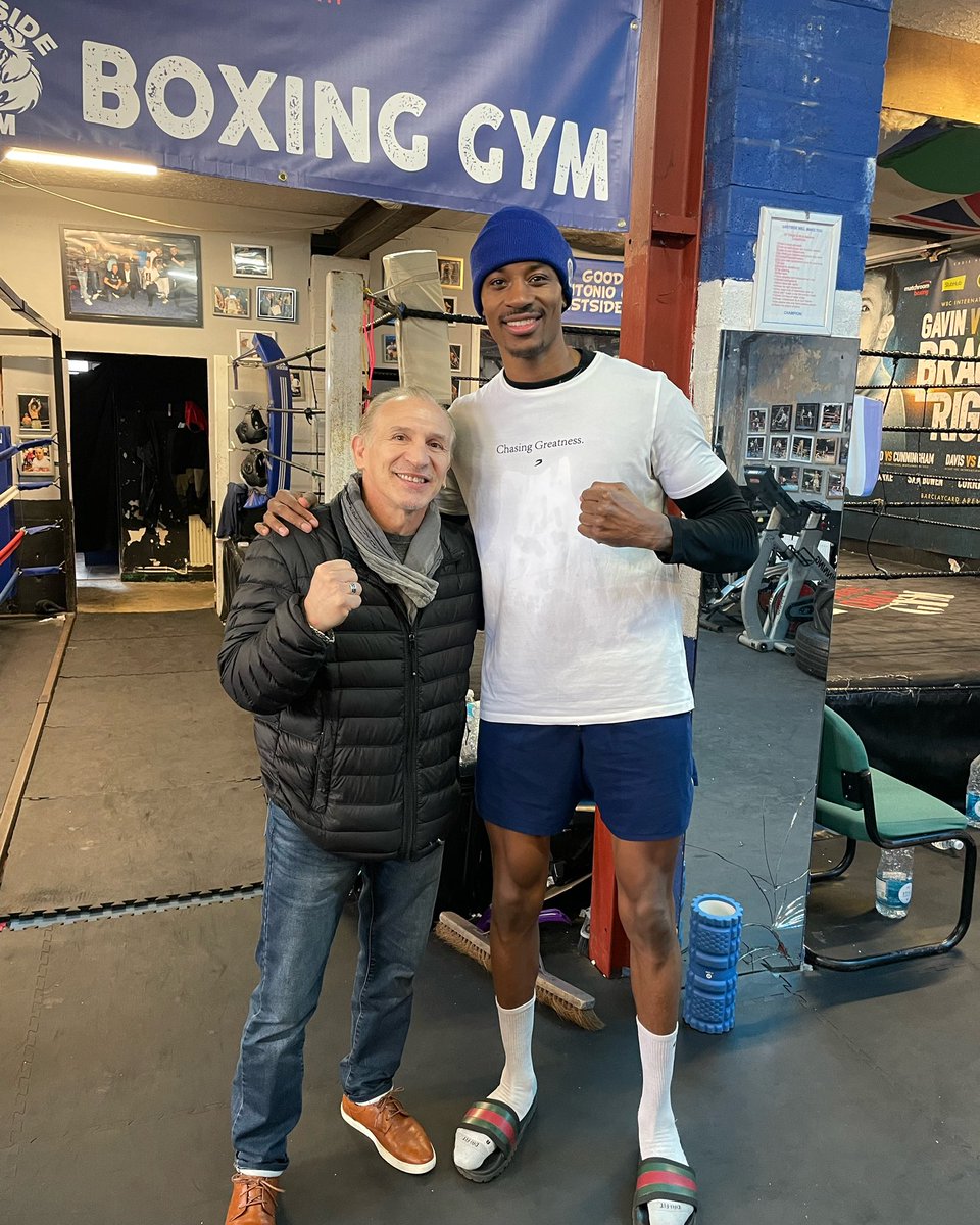 ShakanPitters's tweet photo. What a fighter! And Champion!

Great to have Former Lightweight World Champ! Ray ‘Boom Boom’ Mancini in the gym this morning.

15 Rounds, Fight Legend! 👊🏾💯

#TeamPitters https://t.co/9SsCWAiHDV