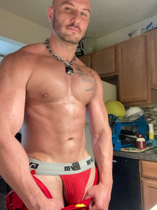 Watch GregRileyXXX's leaked NSFW photo on TwXstars