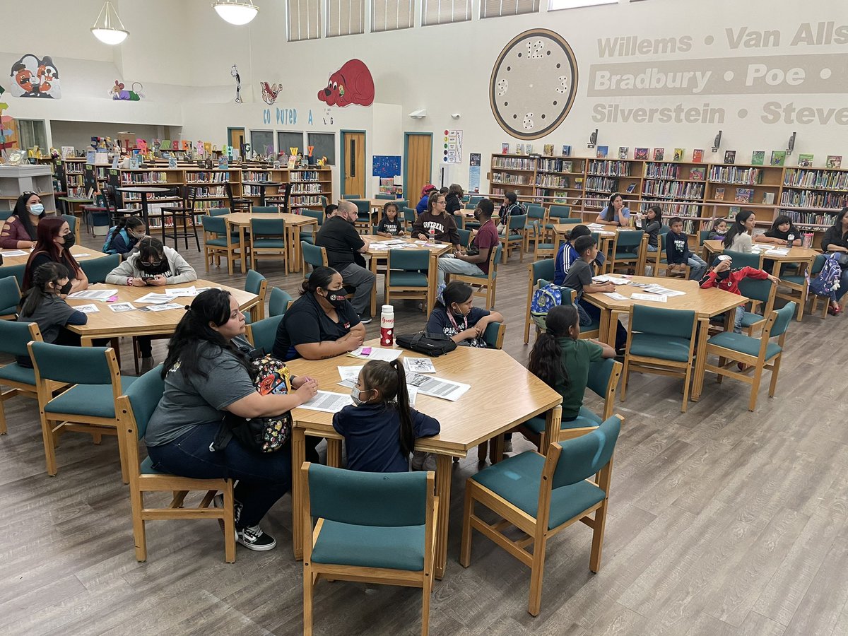 NAstorga_APMME's tweet image. Packed house as we discuss reading levels, reading skills, and resources to use to our K-2nd grade parents during parent conferences! #Interventionforall #THEDISTRICT