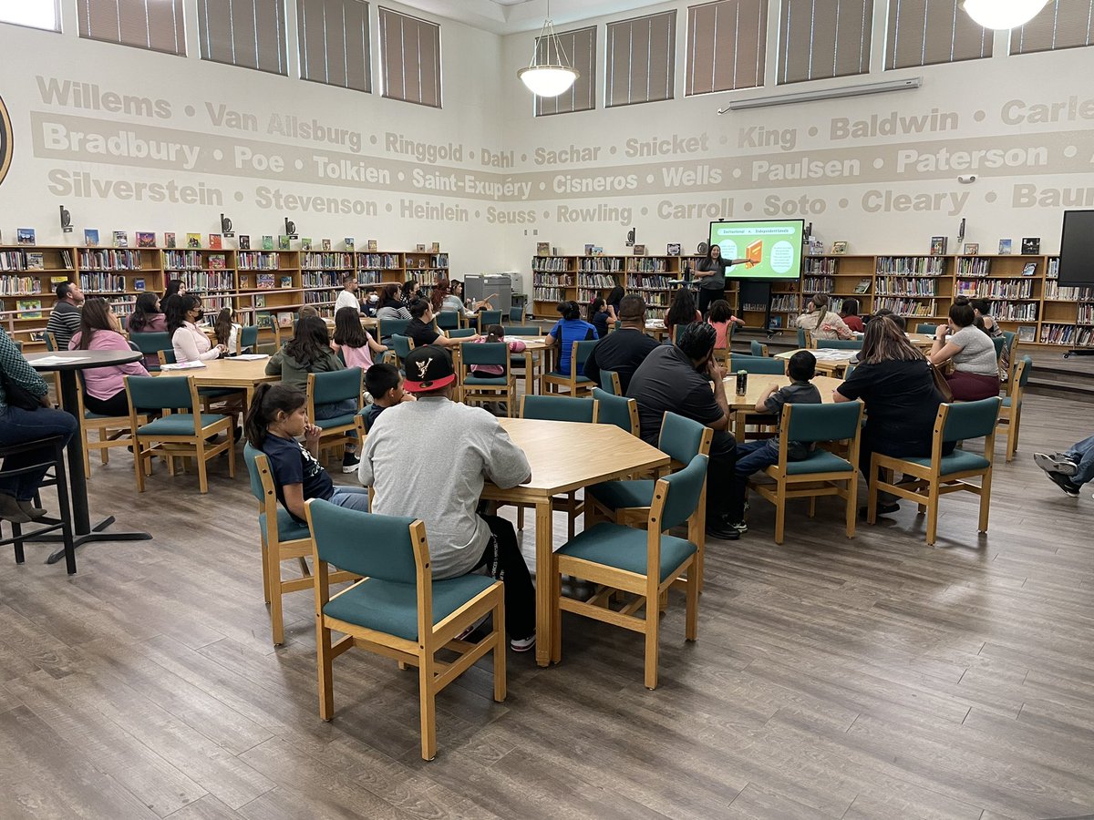 NAstorga_APMME's tweet image. Packed house as we discuss reading levels, reading skills, and resources to use to our K-2nd grade parents during parent conferences! #Interventionforall #THEDISTRICT