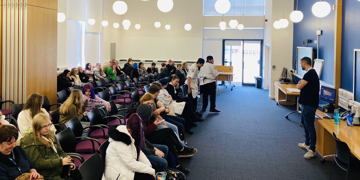 2_engage's tweet image. Thank you for having us @SOTCollege &amp;amp; @Higher_Horizons. We’ve had a blast. The students contributed in so many ways this week. Stories and situations shared, laughs and some serious conversations about resilience and thought-traps. #backtoOURfuture #happyfriday