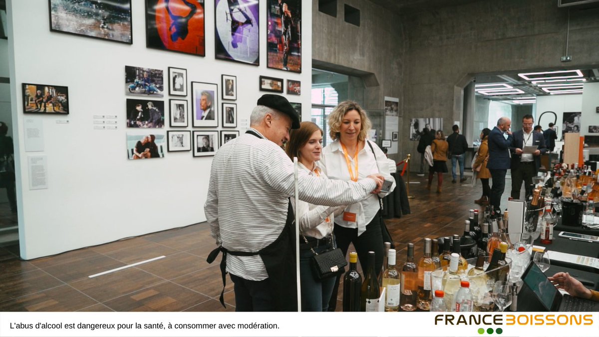 Fier de mes équipes qui organisent toute l'année nos Salons des #Vins à travers la France.🍷De beaux moments de convivialité pour nos partenaires et clients #CHR. ​
La semaine dernière nous étions sur le toit de l'arche de la Défense et serons à La Rochelle le lundi 4 avril !