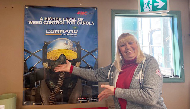 FMCAgCanada's tweet photo. This is Terry Marriott of Agro Source in Dawson Creek. She is extremely excited to watch #CommandCharge be applied to canola acres prior to seeding this spring.
Let's all be excited like Terry and apply #CommandCharge ahead of seeding canola.
Take #Command of your canola! https://t.co/czVrbHAy7I
