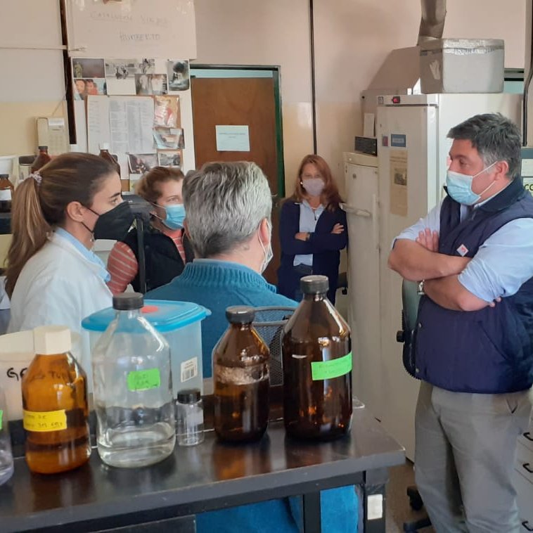 intaCIAP's tweet photo. Ahora en el @intaCIAP
El presidente del @intaargentina, el Ing. Agr. Mariano Garmendia, visita laboratorios y conversa con nuestros directores e  investigadores.
#ciencia 
#investigación https://t.co/OGsiR5YQkO