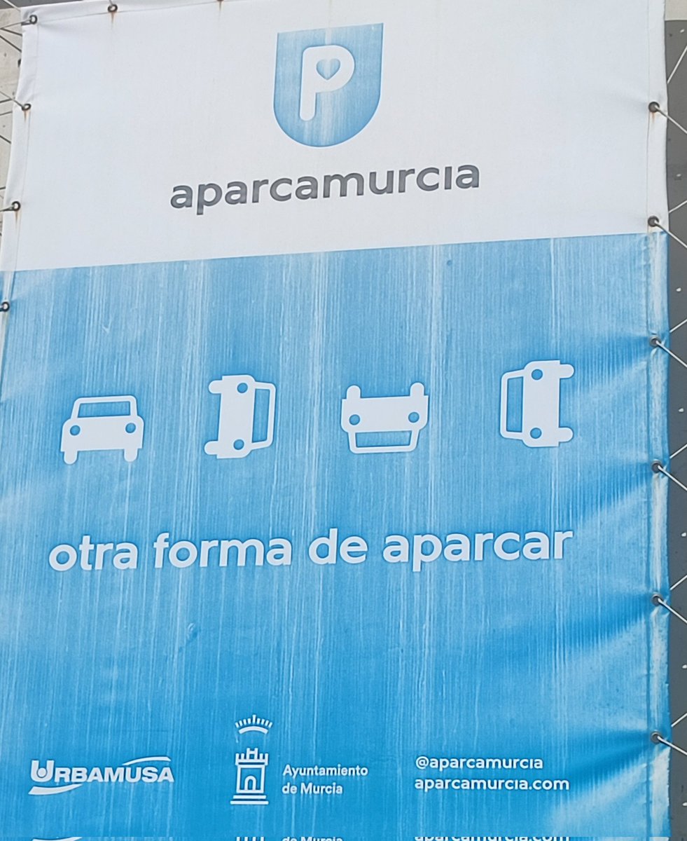 La_Nusky_'s tweet photo. Los murcianos son raros hasta para aparcar 🤷‍♀️🤦🏻‍♀️ https://t.co/sRklYGXmHe