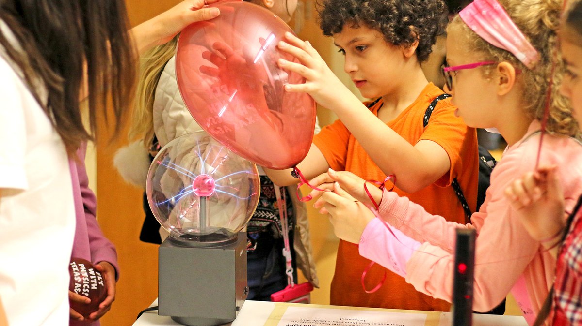 TAMU's tweet photo. Tomorrow is #PhysicsFest, Ags! βοΈ
π George P. Mitchell Physics Building
β° April 2, 9:30 a.m. - 4 p.m.
π₯οΈ Live-streamed options available
ποΈ Free admission
All are invited for science demonstrations, speakers, and more: https://t.co/G4JXw9TR2s #tamu @TAMUPhysAstr https://t.co/Q04gPKzu42