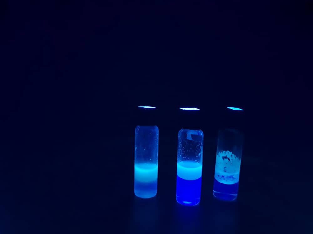 Maadhowaid's tweet photo. Glowing brightly, Maadh shows how the emission colour can vary from solution to film by varying the host material - beautiful! #RealTimeChem  #FluorescenceFriday https://t.co/wIvch4ooii