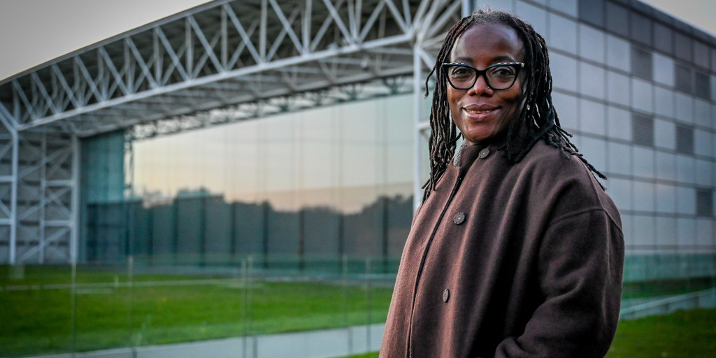 uniofeastanglia's tweet photo. Congratulations to @EfieZethu on receiving a prestigious @WindhamCampbell Prize.
Read more about her ongoing inspiring work as UEA's International Chair of Creative Writing ➡️ https://t.co/i9jtwfqAmi
@uealdc #CreativeUEA https://t.co/Ggab1KWg0N