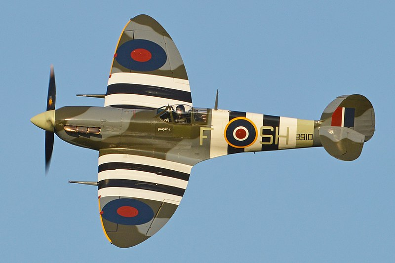 skmzmw's tweet photo. PlanetX ”Spitfire”　499ポンドで投げ売りされてる古臭いチタンロードフレームだけど、イギリスの国籍マークとインベイジョンストライプをサンドブラストで表現している。こういうの好き。https://t.co/iHhJLtLbUP https://t.co/tpuegiMmtW