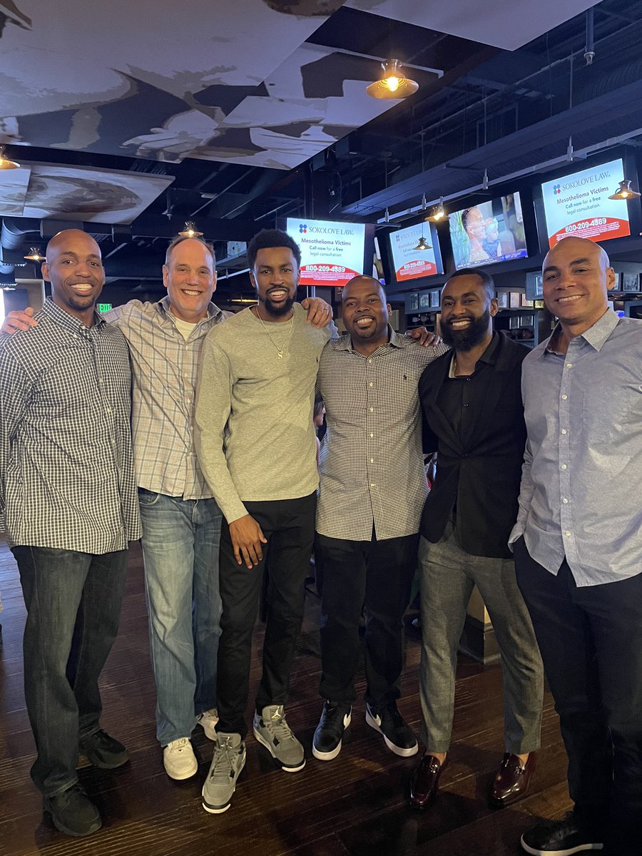 MayfairHoops's tweet photo. #MayfairHoops Alum in New Orleans for the Final 4. Jeff Bonds Dave Brieg Jonathon Wills John Emaguna Jeremy Pope and Matt McCraw. https://t.co/ygm7AGN6TT