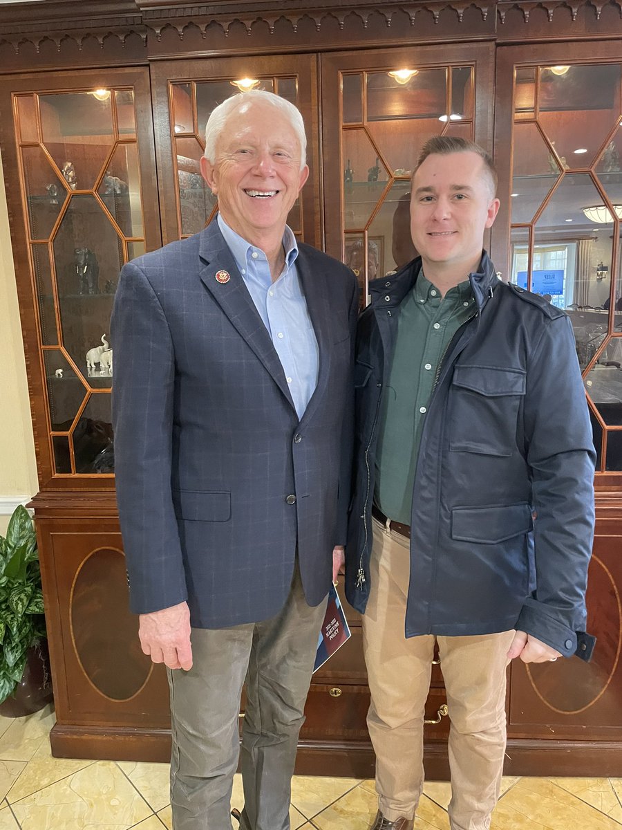 romanpythons's tweet photo. Had a great breakfast this morning with LTG (ret) House Rep. @RepJackBergman. We talked about military and family life as well as some congressional issues ranging from Education to In Vitro Fertilization (IVF). Thank you again for taking the time to sit down with me #Mi01 https://t.co/ZhijkDBwRb