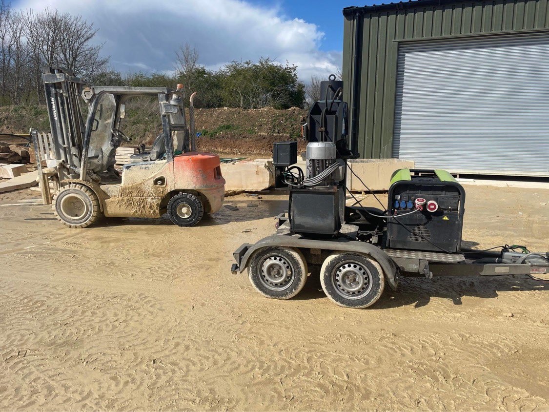 TanvicGrantham's tweet photo. Another busy day for our solid forklift tyre technician, 6.50-10 tyres fitted near Sleaford #solid #tyre #tyres #Lincolnshire #Industrial #camso #forklift #lift #loading #solidtyres #Tanvic https://t.co/bcc88JBGVN