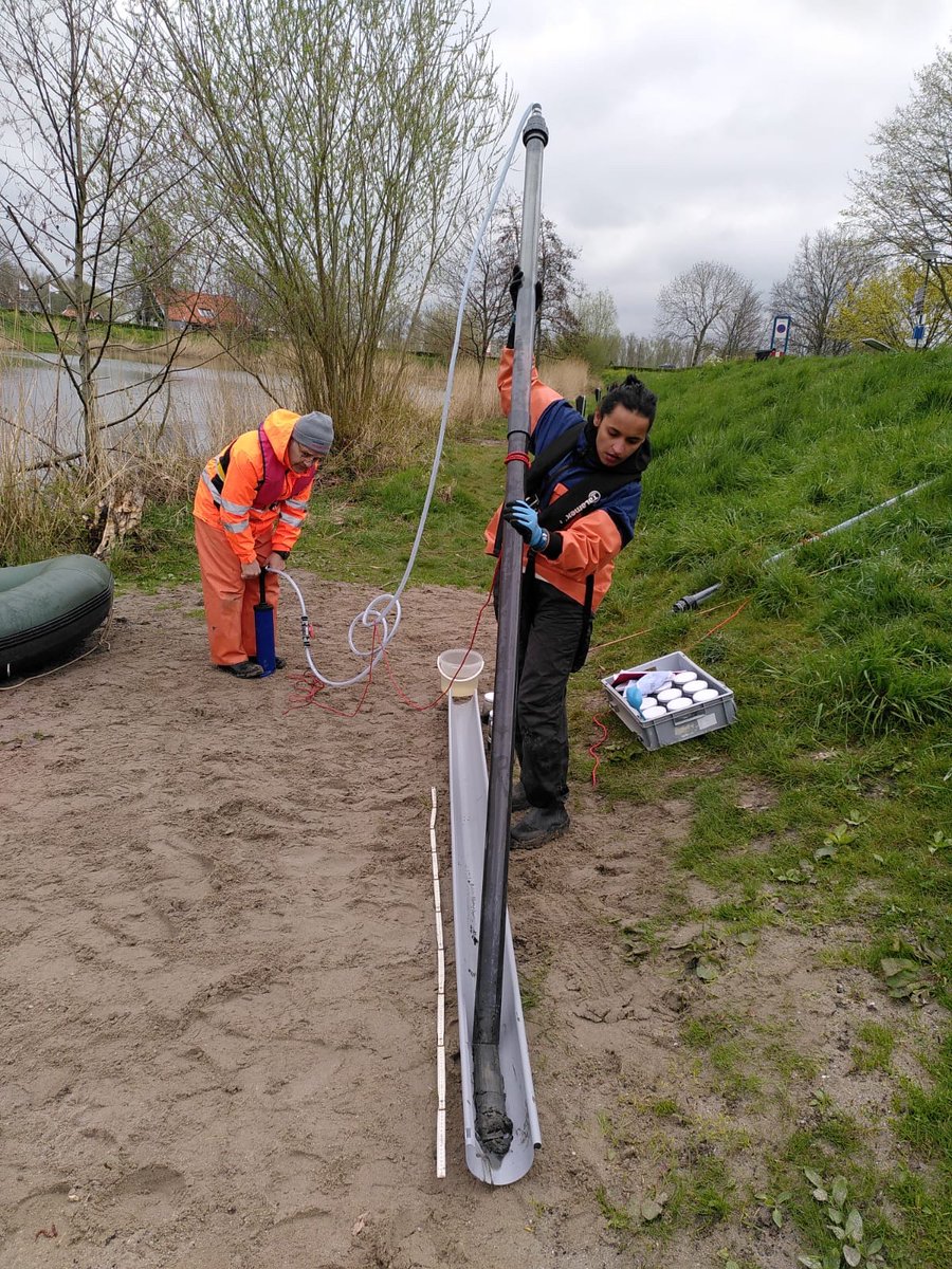 Today’s workout: 1.9m sediment core taken from a shallow pond to check how much sludge should be dredged to reduce sediment P release. Fun and very heavy. 😅 #lakerestoration