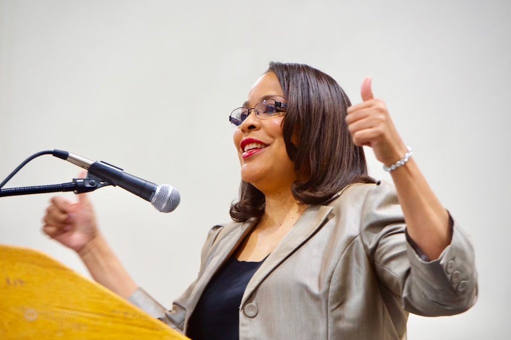 LorettaSmithOR's tweet photo. I have served the people of Oregon for nearly three decades.  One thing you can count on…I will continue my record of results by taking on the tough fights, being a strong voice, and working with others to make things happen.  

Join Team Loretta today https://t.co/vAeOysHzxe https://t.co/6rGgtWZIFi