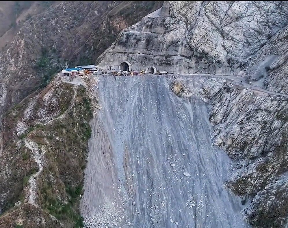 trains_are_best's tweet photo. .. Some recent photos of some of the problematic sites:..6/7

#Kashmir_rail_link #Chenab_Rail_Bridge #Ruling_Gradient #Himalayan_Geology #Slope_Failures https://t.co/hG1usuABXE