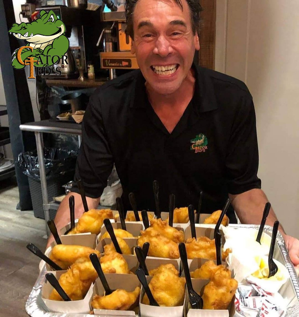 gator_teds's tweet photo. TGIF! Let us do the Cooking this Weekend + enjoy our Everyday Deals available for Dine in or Take out!
👇DEALS👇
$40 Fajitas
$15/$45 Fish + Chips
$45 Deluxe Pizza + Wings
PLUS Rib Deals starting at $15!
➡️ https://t.co/5dJpbf4Xjq for Takeout!
#gatorsathome https://t.co/C0werL9lJQ