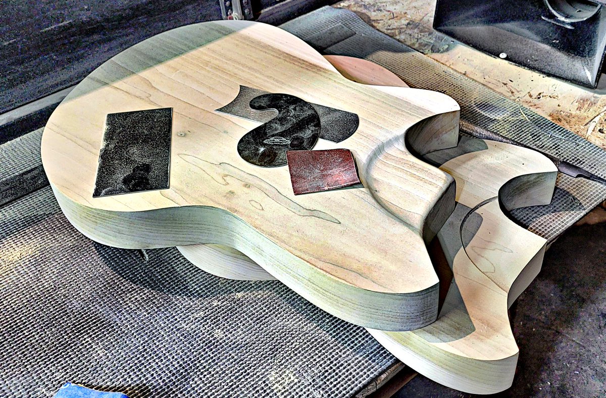 The New Vintage Guitars tweet media