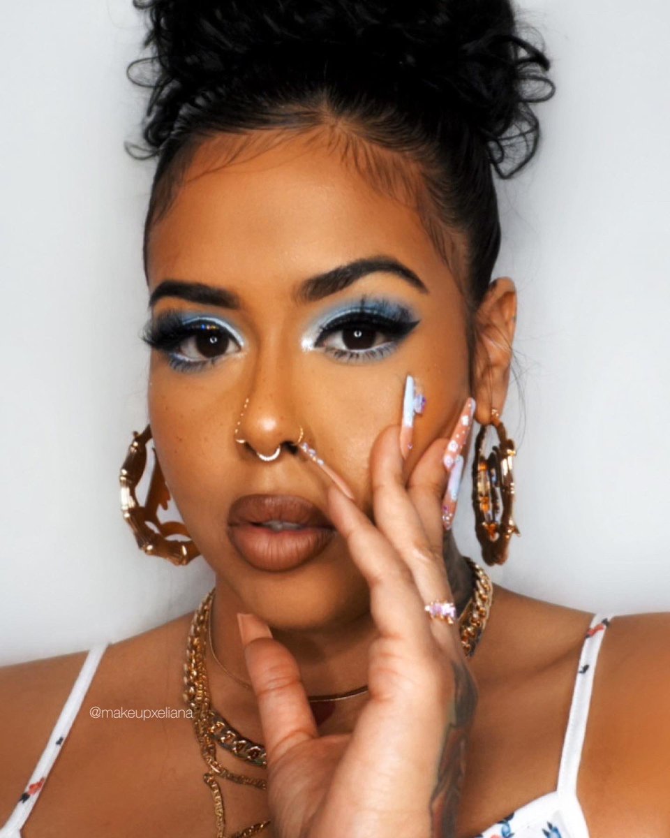 ElianaAnswers's tweet photo. They see me doing good… now it’s just hard to diss me 😌🤌🏾 baby blue 🪺🦋 

Look inspired by my nails @fluffypotatocollection April Flowers 
Available now https://t.co/YbToBcNlKf 🛍 

Shirt &amp; Earrings @sheinofficial 
@ABHcosmetics 
@MorpheBrushes 
@TooFaced 
@MACcosmetics https://t.co/KL7lJp0csF