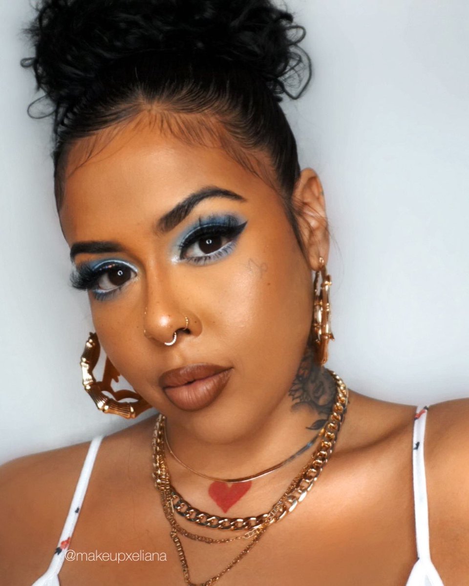 ElianaAnswers's tweet photo. They see me doing good… now it’s just hard to diss me 😌🤌🏾 baby blue 🪺🦋 

Look inspired by my nails @fluffypotatocollection April Flowers 
Available now https://t.co/YbToBcNlKf 🛍 

Shirt &amp; Earrings @sheinofficial 
@ABHcosmetics 
@MorpheBrushes 
@TooFaced 
@MACcosmetics https://t.co/KL7lJp0csF