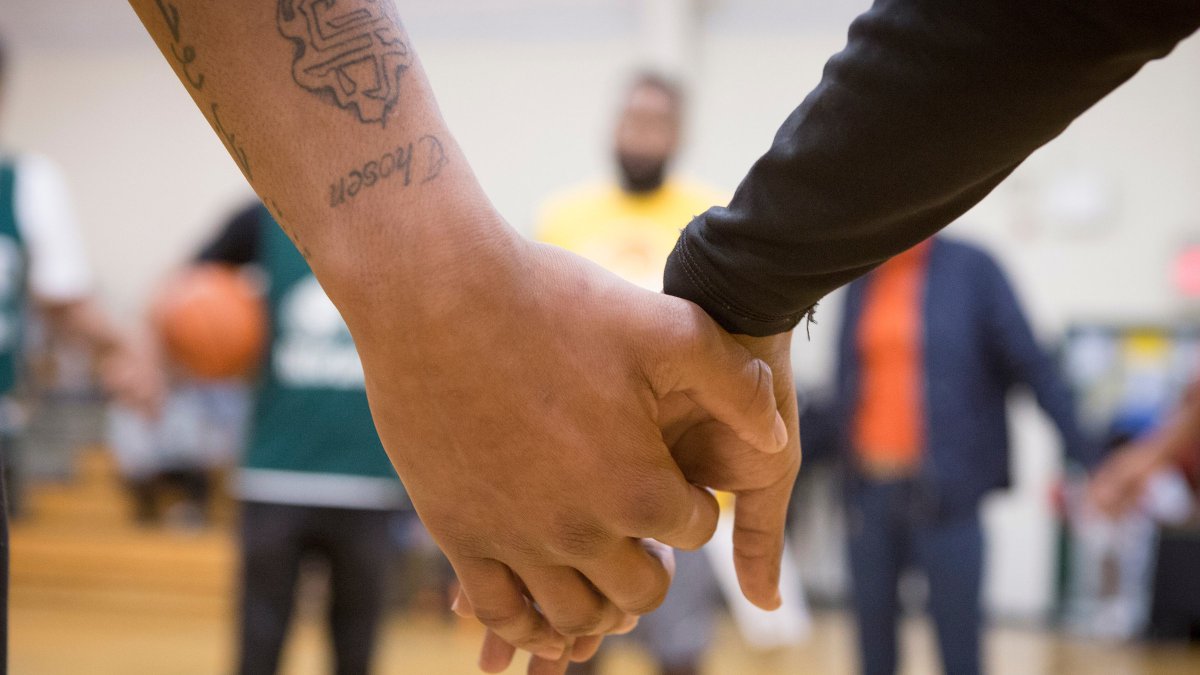 LISC_HQ's tweet photo. #DYK One in three American adults has a criminal record, limiting their access to education, jobs, housing, + other vital resources? April is #SecondChanceMonth and we're celebrating those who are embracing their #secondchance despite the setbacks + the orgs that are helping.

🧵 https://t.co/AH5VdDOPuH