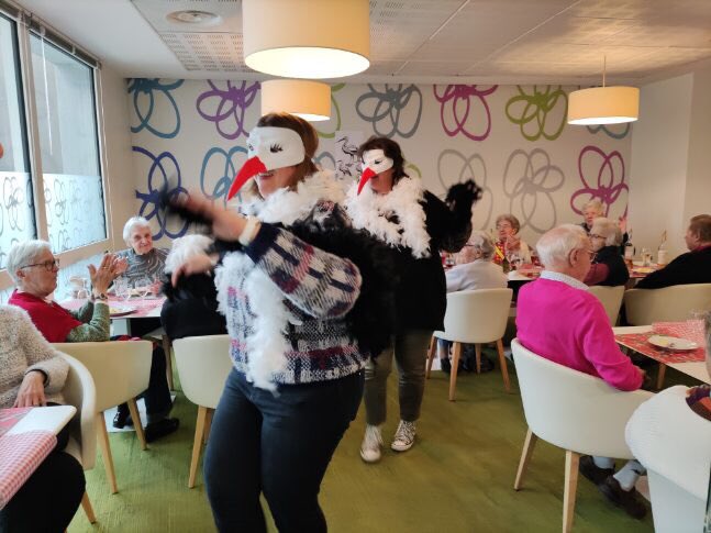 #senioriales à l’assaut des régions! L’Alsace à l’honneur à <a href="/SenTourcoing/">Senioriales de Tourcoing</a> autour d’un repas et d’une #animation!
L’équipe n’hésite pas à donner de sa personne pour le plaisir de tous! #TeamSenioriales, #bienveillance, #bienvieillir, #convivialité.