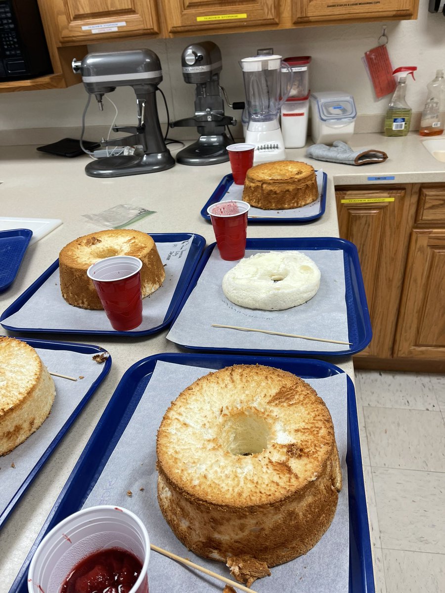 Lori_Huffman_'s tweet photo. It appears one of my groups did not follow their recipe! πππ At least they have some delicious sugared strawberries to hold it together! #nailedit #FailedIt #bpsne https://t.co/R5aMNcoWv0