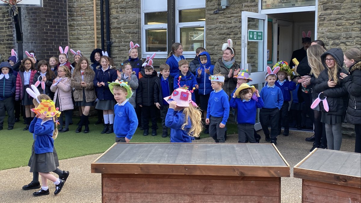 BlackoPrimary's tweet photo. Our traditional bonnet parade is back!
We had a wonderful afternoon with our parents and families celebrating the end of term and Easter with a bake sale and bonnet parade! Don't they all look fabulous 🐣 #easter #bonnetparade #funtimes @ThePENNiNETrust https://t.co/obcHcxSxPY