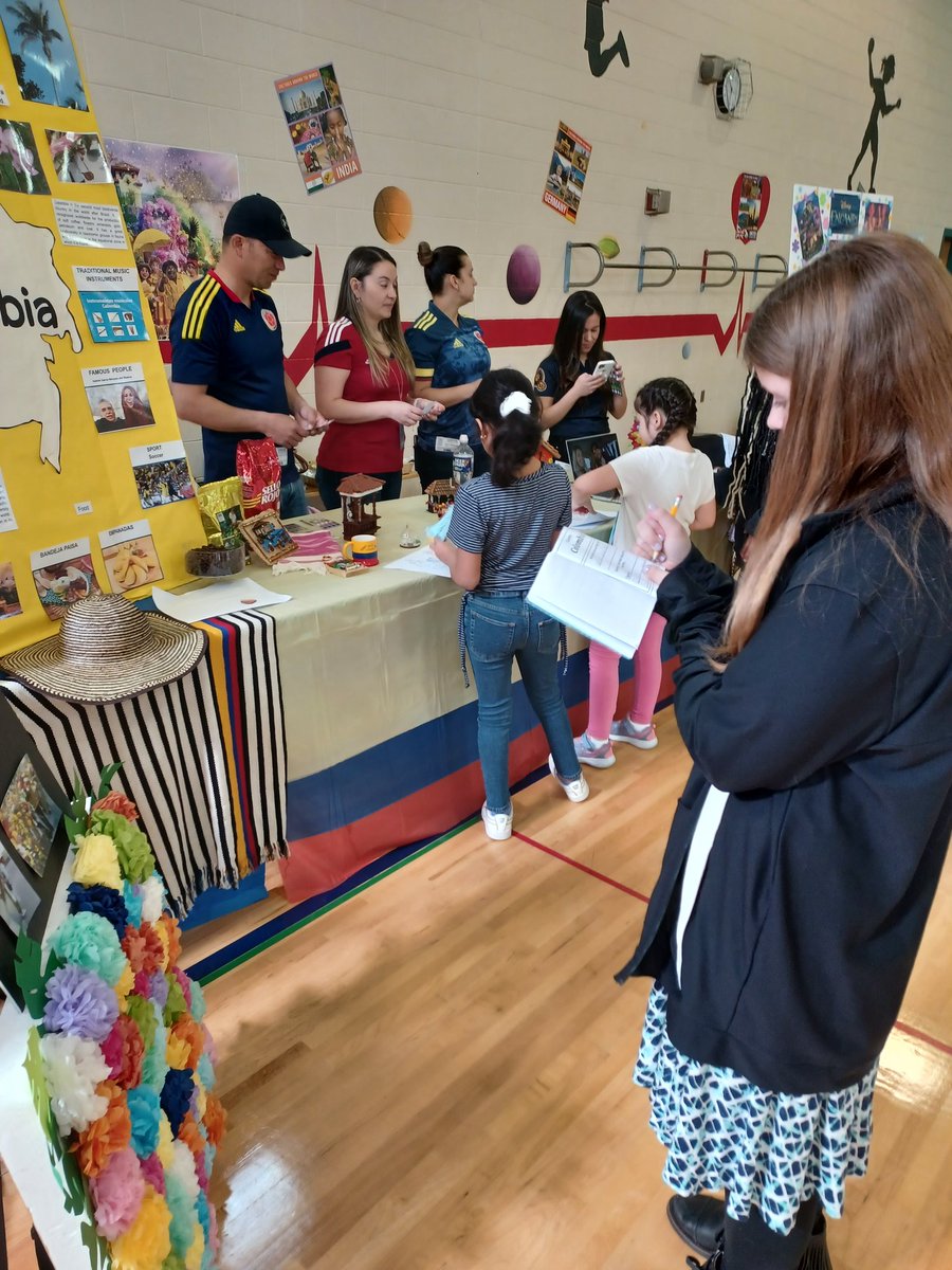 ceclaprincipal's tweet photo. International Day at Salem was amazing! @CECLAseahorse @CCPSFACE1 https://t.co/eJZawFshCW