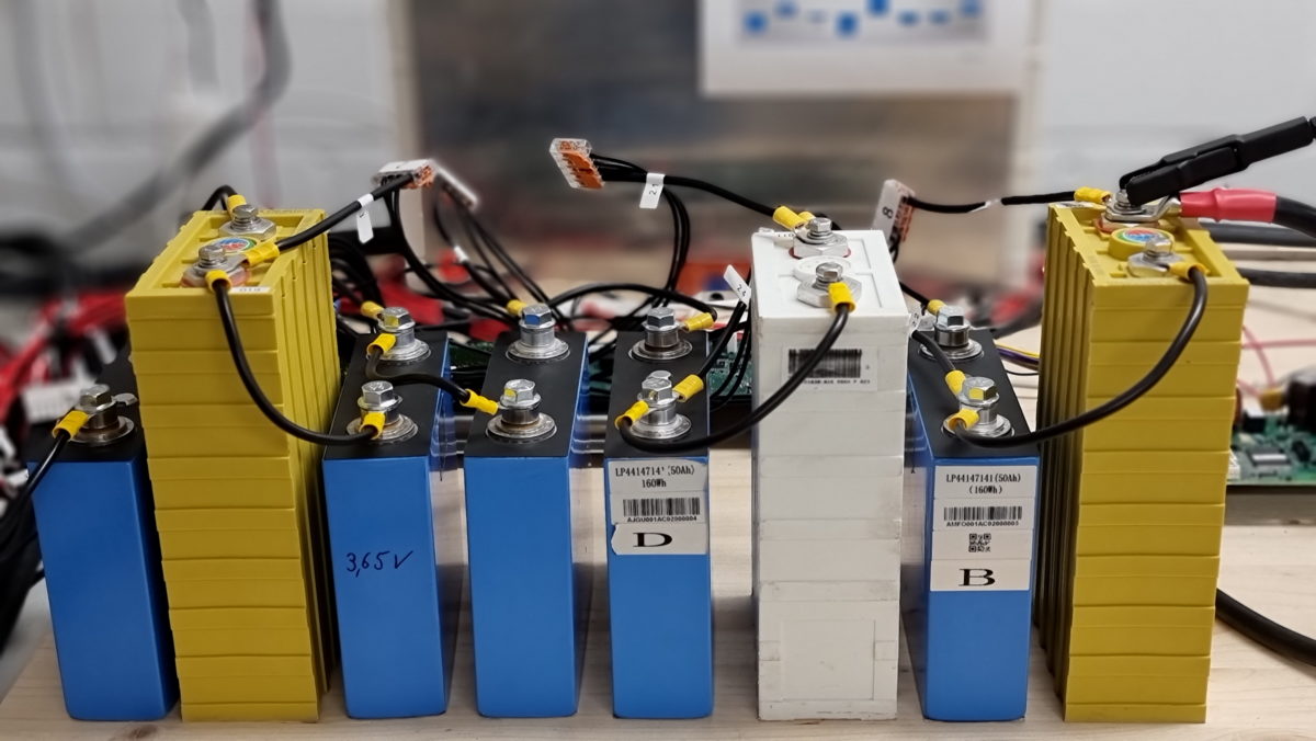 pvmagazine's tweet photo. The mobility rEVolution: Second-life battery applications with ‘pick-n-mix’ cells connected in series: In other news, the UK charging infrastructure is in for a major boost, Volkswagen aims to catch up with Tesla, and the… https://t.co/OEvY3v6NTm #solarenergy #solarpv #solar https://t.co/wYpbrt8nUB