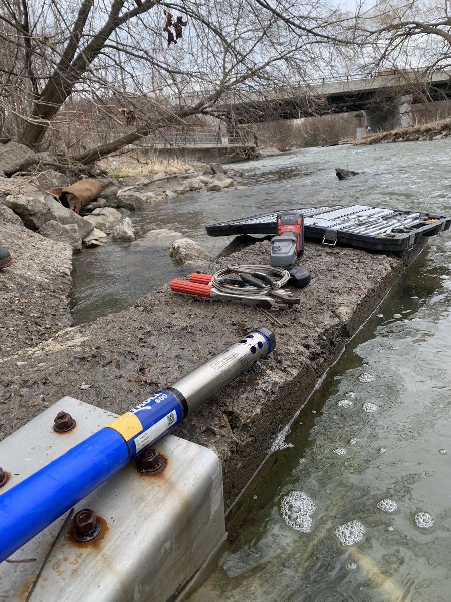 calvinhitch1's tweet photo. A little spring sonde maintenance at Etobicoke Creek. Still over 4500uS on a relatively low flow period. #toosalty #waterquality #greatlakes #lakeontario @InSituWater https://t.co/4T7ounNpTt