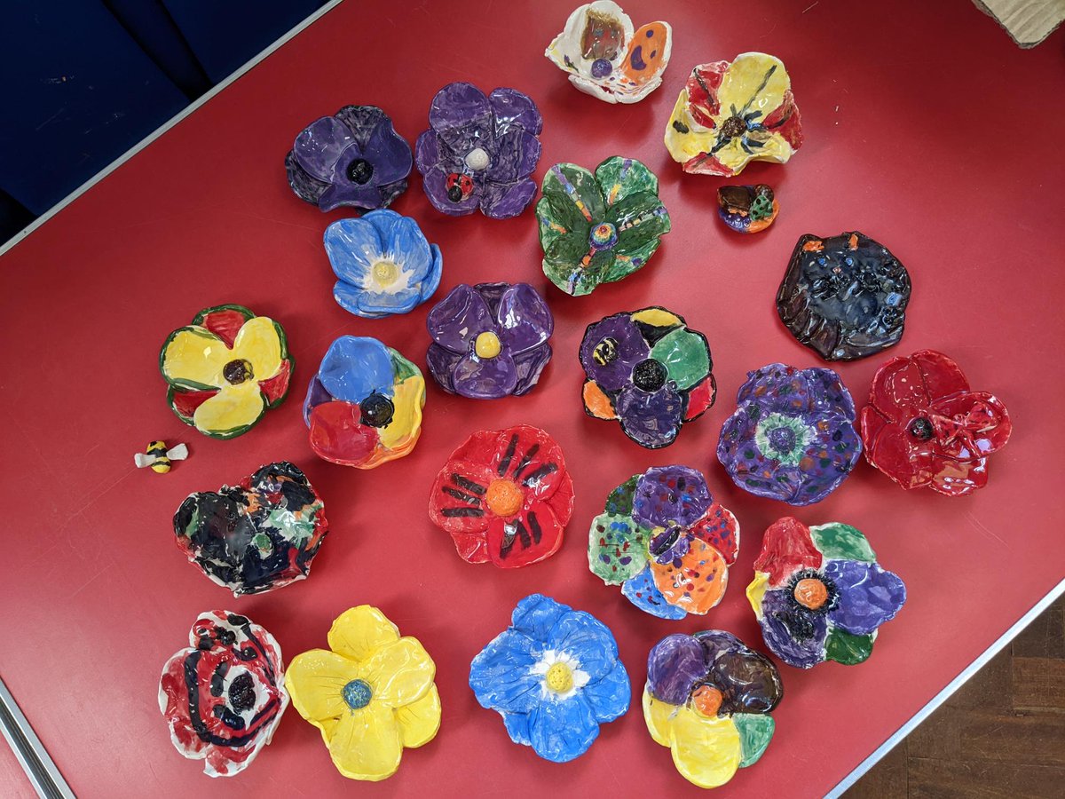 FUNdaysClub's tweet photo. Check out the beautifully finished flowers from FUNdays Pottery Club! Then see our animals sculptures in progress...
#pottery #potteryclub #artsandcrafts #flowers #FUNdays #childcare #BOA #Wiltshire https://t.co/EA7NAcpd1t
