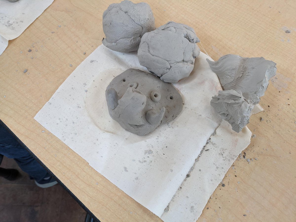 FUNdaysClub's tweet photo. Check out the beautifully finished flowers from FUNdays Pottery Club! Then see our animals sculptures in progress...
#pottery #potteryclub #artsandcrafts #flowers #FUNdays #childcare #BOA #Wiltshire https://t.co/EA7NAcpd1t