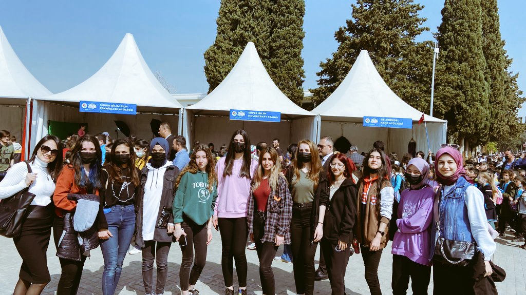 LisesiToros's tweet photo. Öğrenci ve öğretmenlerimiz bilim festivalinde
#bilfest @LisesiToros https://t.co/kOa2jqHNjM