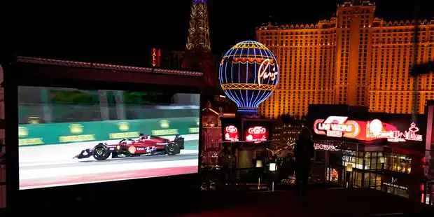 TearOffFR's tweet photo. 🔴 Stefano Domenicali pense que le GP de Las Vegas deviendra la course "emblématique" de la #F1 🎲

💬 "Personne n'organise une fête comme Las Vegas et je prédis que ce sera la course emblématique, la course phare de la F1 d'ici quelques années."

(🗞️ #SkySportsF1) https://t.co/8c1nIy78GG