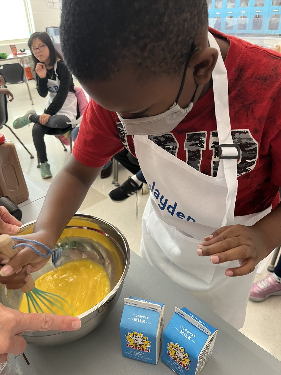 mrsemcquade's tweet photo. It’s Fun Food Friday in Rm 407 and today we made French toast! It was my first time eating or making the famous breakfast food. Thanks to our #griddlemaster Parker for his help! #MrsMcQuadesStars #frenchtoast #funfoodfriday @CamilleKR6 #UnifiedBuddies https://t.co/9auj47iYhH