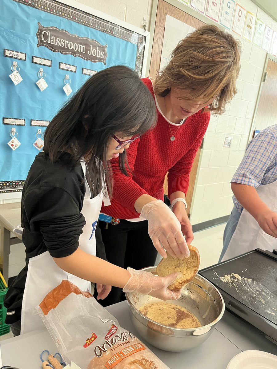 mrsemcquade's tweet photo. More #FunFoodFriday pics with our #Griddlemaster Parker! #MrsMcQuadesStars #oneRCE https://t.co/EgkNJUy46v