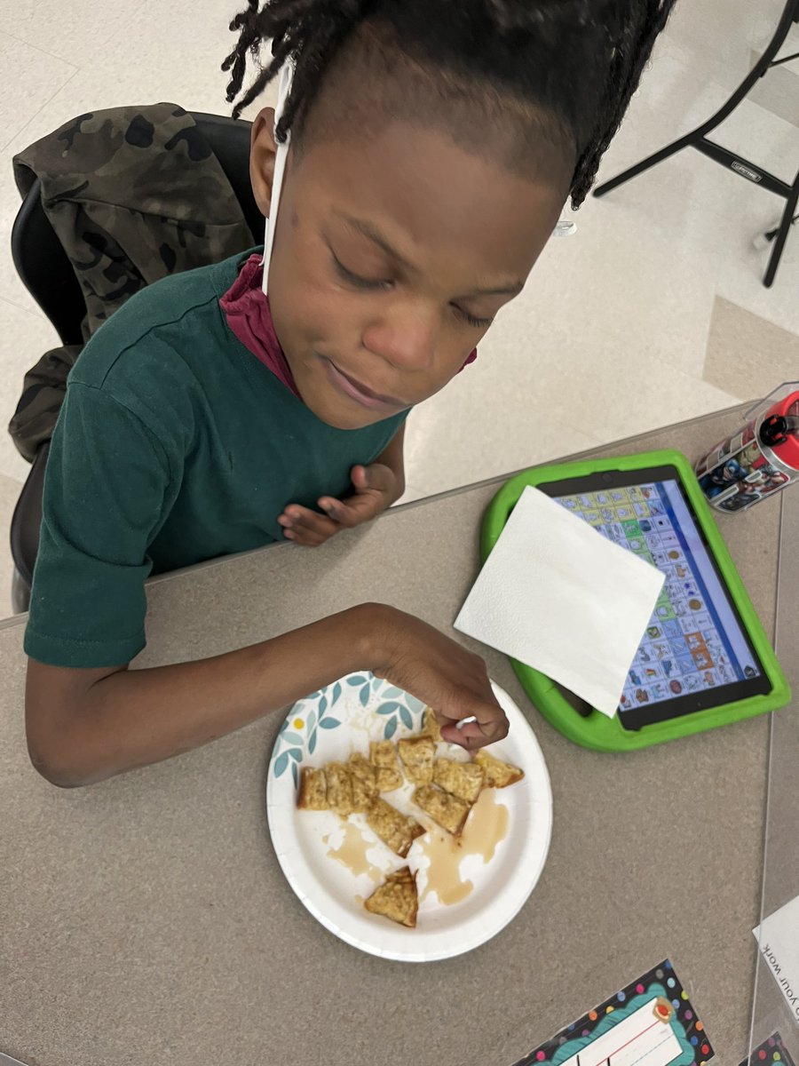 mrsemcquade's tweet photo. More #FunFoodFriday pics with our #Griddlemaster Parker! #MrsMcQuadesStars #oneRCE https://t.co/EgkNJUy46v
