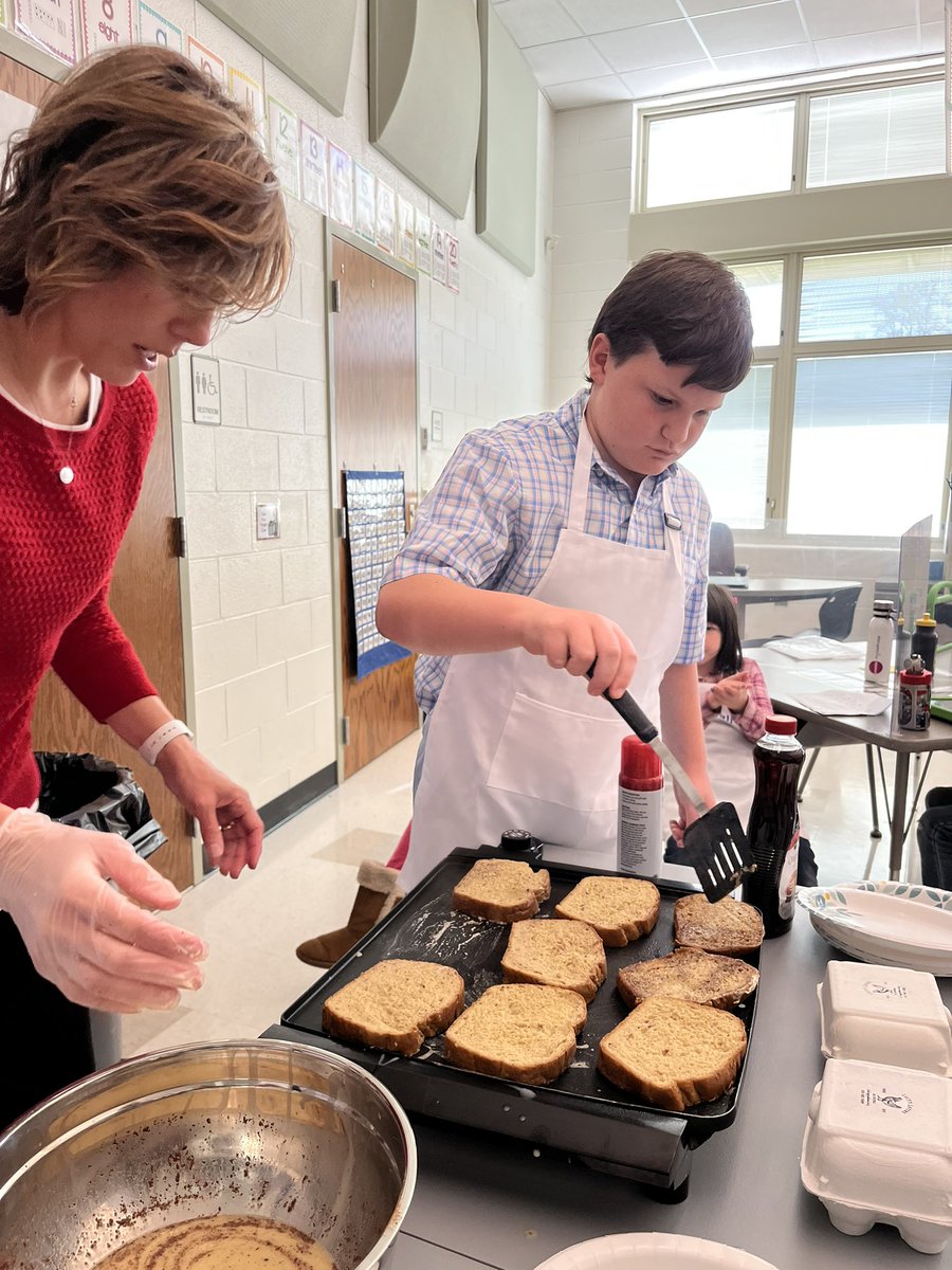 mrsemcquade's tweet photo. More #FunFoodFriday pics with our #Griddlemaster Parker! #MrsMcQuadesStars #oneRCE https://t.co/EgkNJUy46v