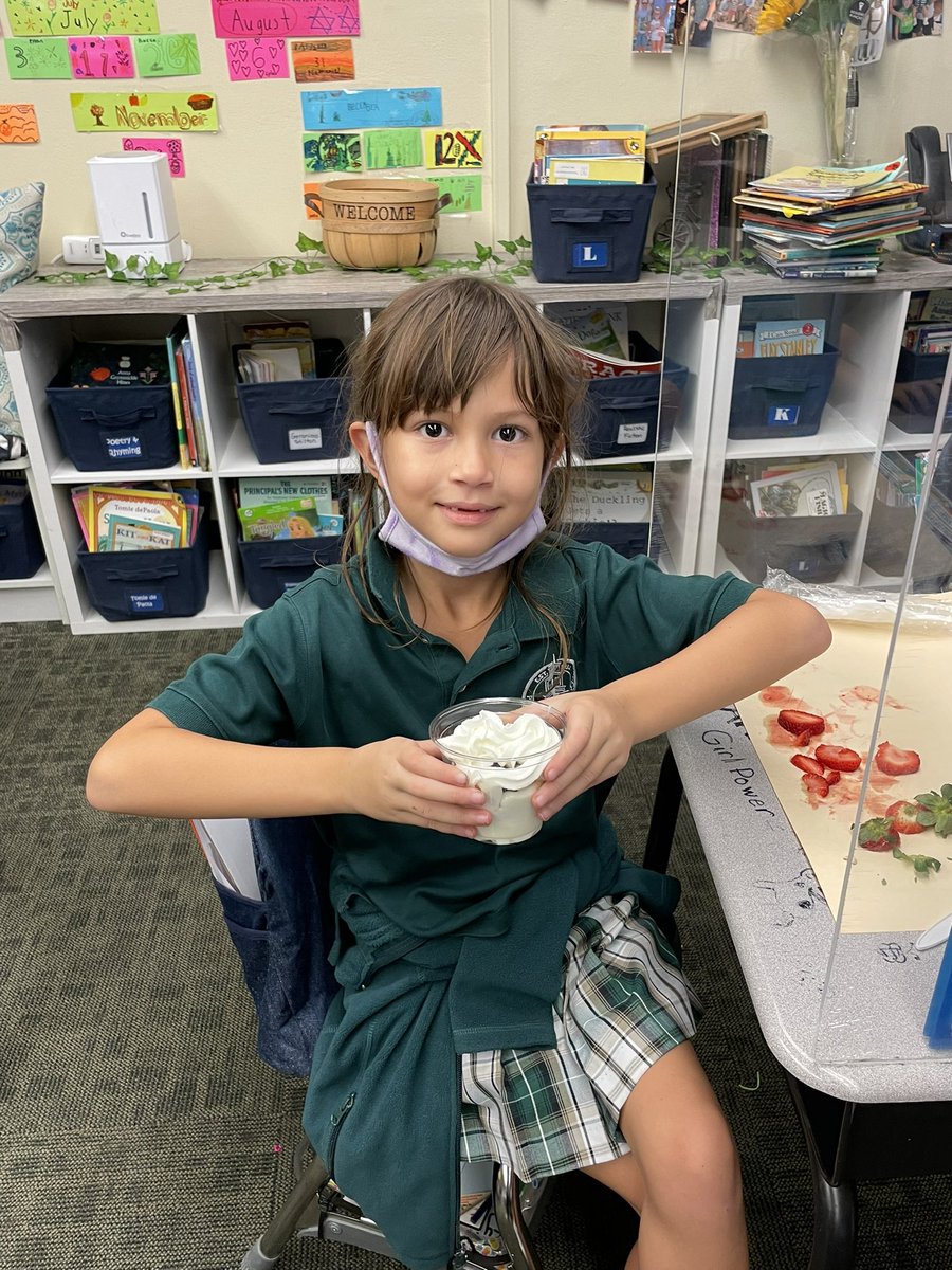 PineCrestAux's tweet image. Ss in #PCEnrichment Snack Attack explore snacks and prepare a variety of delicious treats! #FlashbackFriday to making parfaits out of healthy fruits 🍓 and sweet nibbles🍫.
#PCAfterSchool