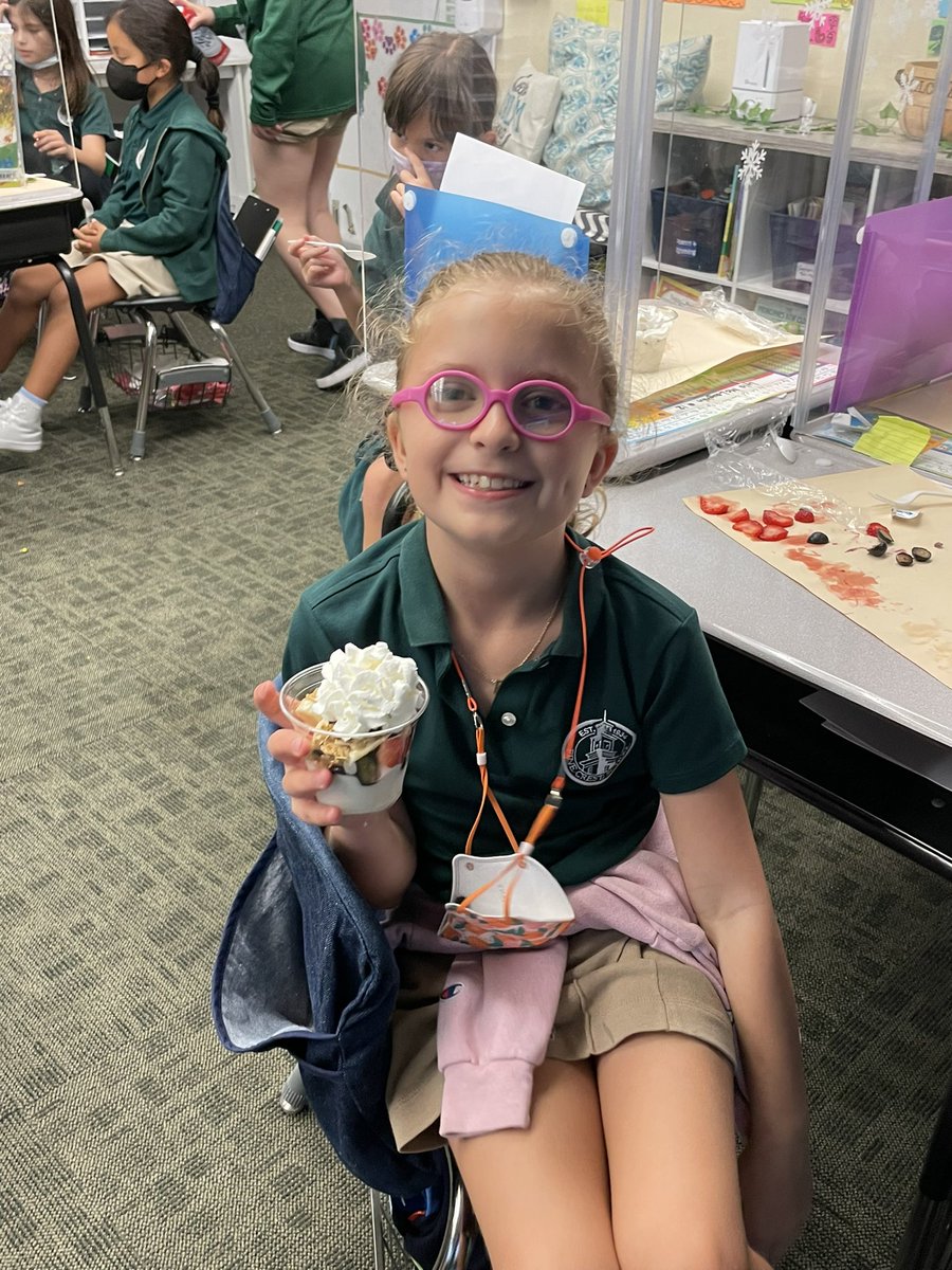 PineCrestAux's tweet image. Ss in #PCEnrichment Snack Attack explore snacks and prepare a variety of delicious treats! #FlashbackFriday to making parfaits out of healthy fruits 🍓 and sweet nibbles🍫.
#PCAfterSchool