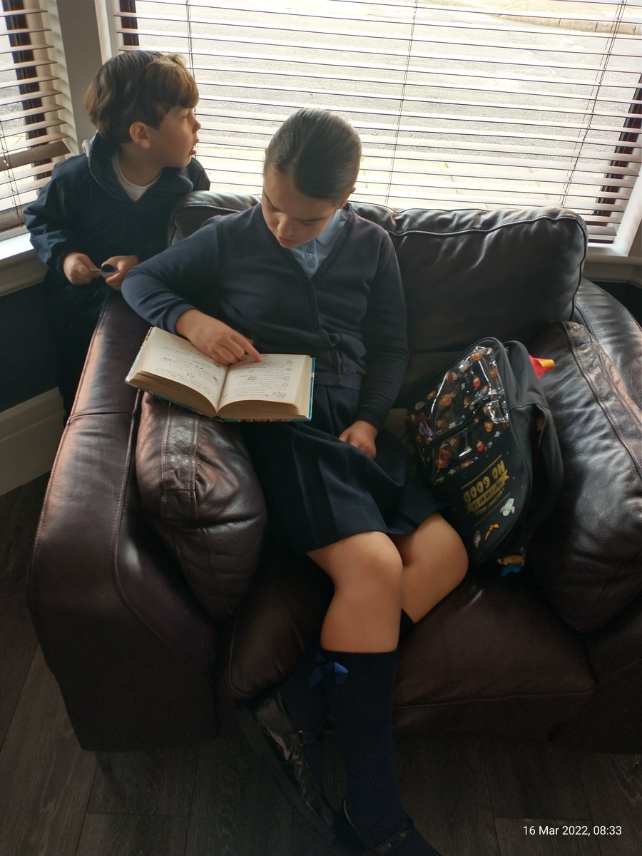 @ListerInfants many thanks to #missAshleyHaynes......For poppy's #Tomgatesbooks she can't get enough, reading before and after school..#welovereading!!!!!