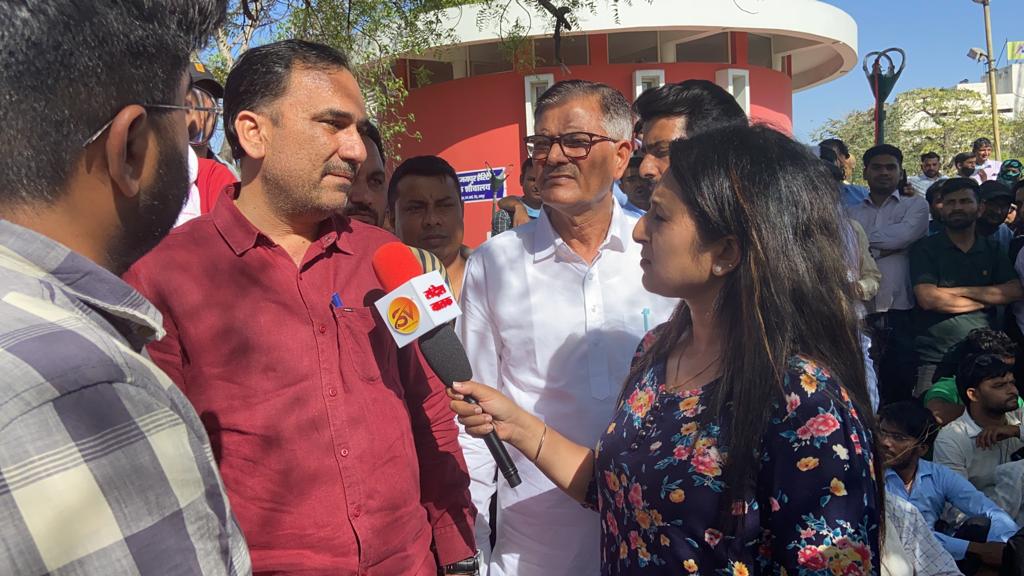 NarayanBeniwal7's tweet photo. कोरोना के आपातकाल में चिकित्सा विभाग में कोविड हेल्थ सहायक,UTB डॉक्टर, ANM,लैब सहायक,लैब टेक्नीशियन, फार्मासिस्ट,DDC हेल्पर,कोविड हेल्थ कन्सल्टेंट इत्यादि पदों पर लगे हुवे कार्मिको को प्रदेश सरकार ने हटाने के आदेश किये है इन आदेशों को निरस्त कर तुरंत इनकी सेवा बहाल करे। https://t.co/6Jj7PKYj18